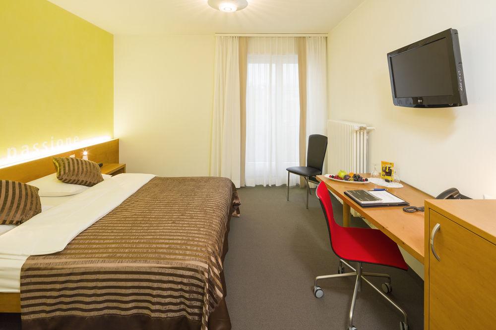 Sommerau-Ticino Swiss Quality Hotel Dietikon Bagian luar foto
