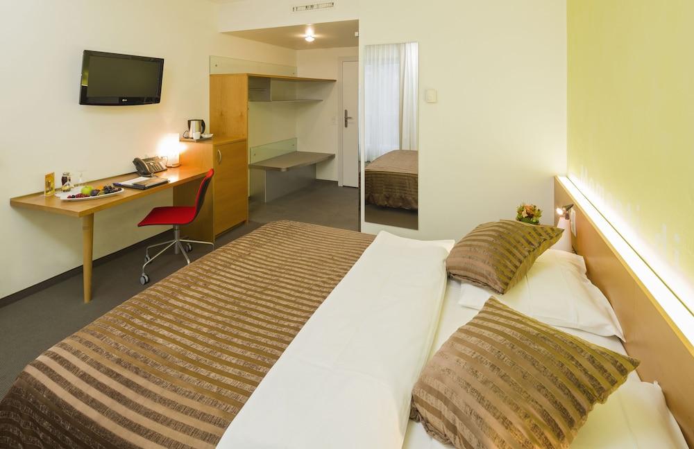 Sommerau-Ticino Swiss Quality Hotel Dietikon Bagian luar foto