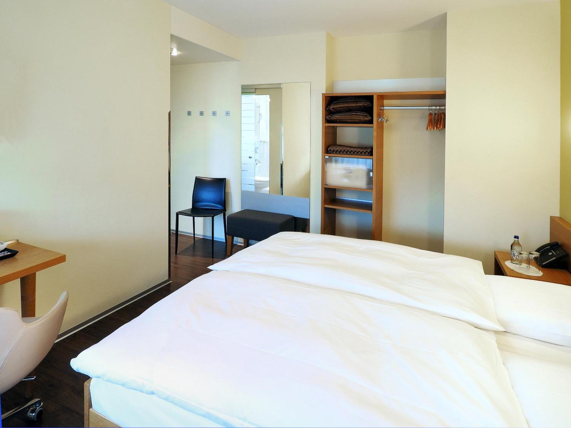 Sommerau-Ticino Swiss Quality Hotel Dietikon Bagian luar foto